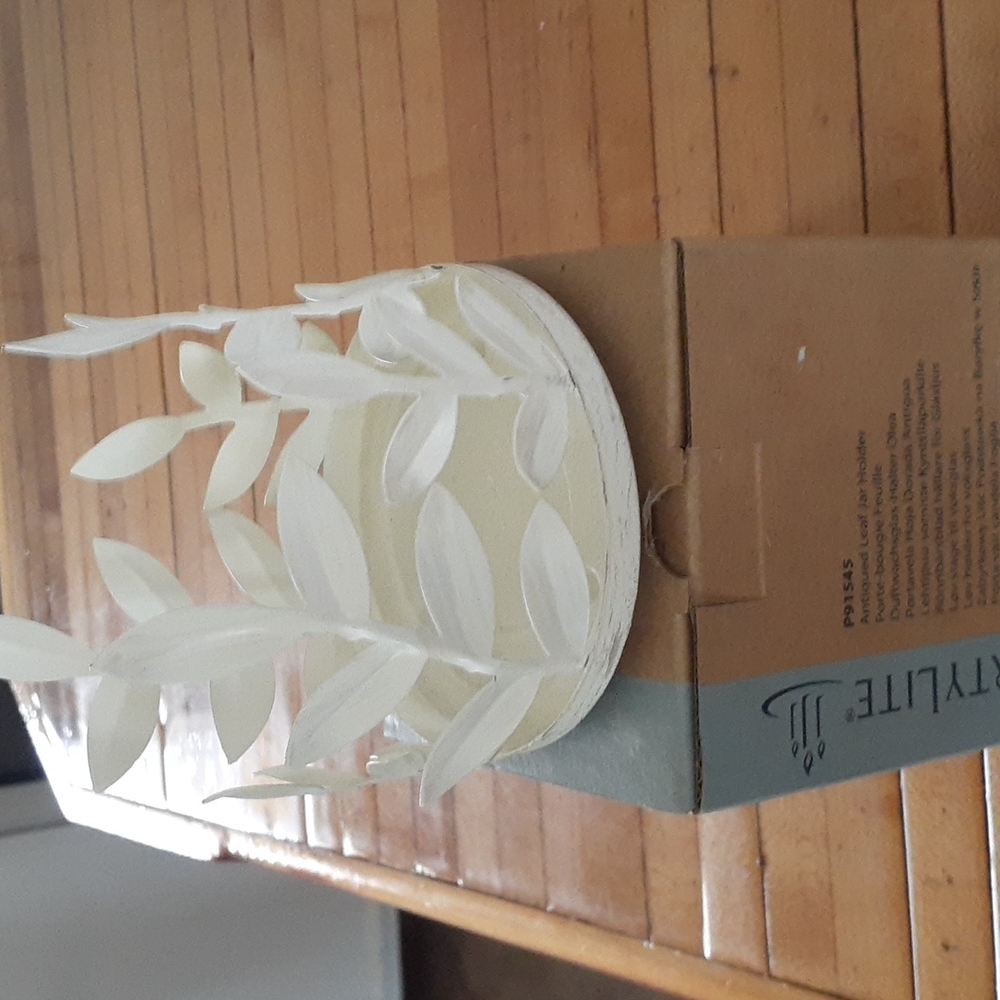 Leaf candle jar holder